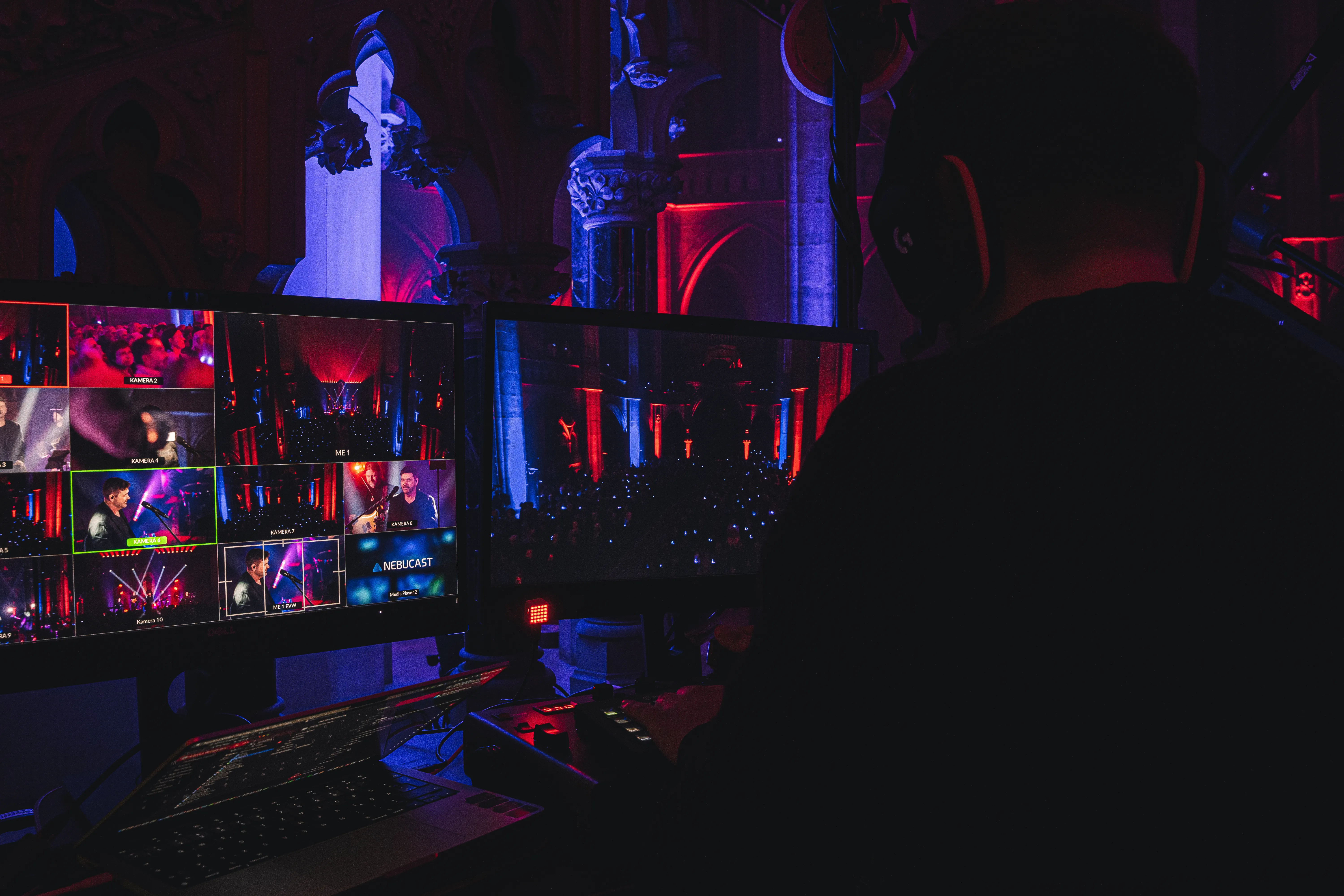 Mann bedient Kamerakran