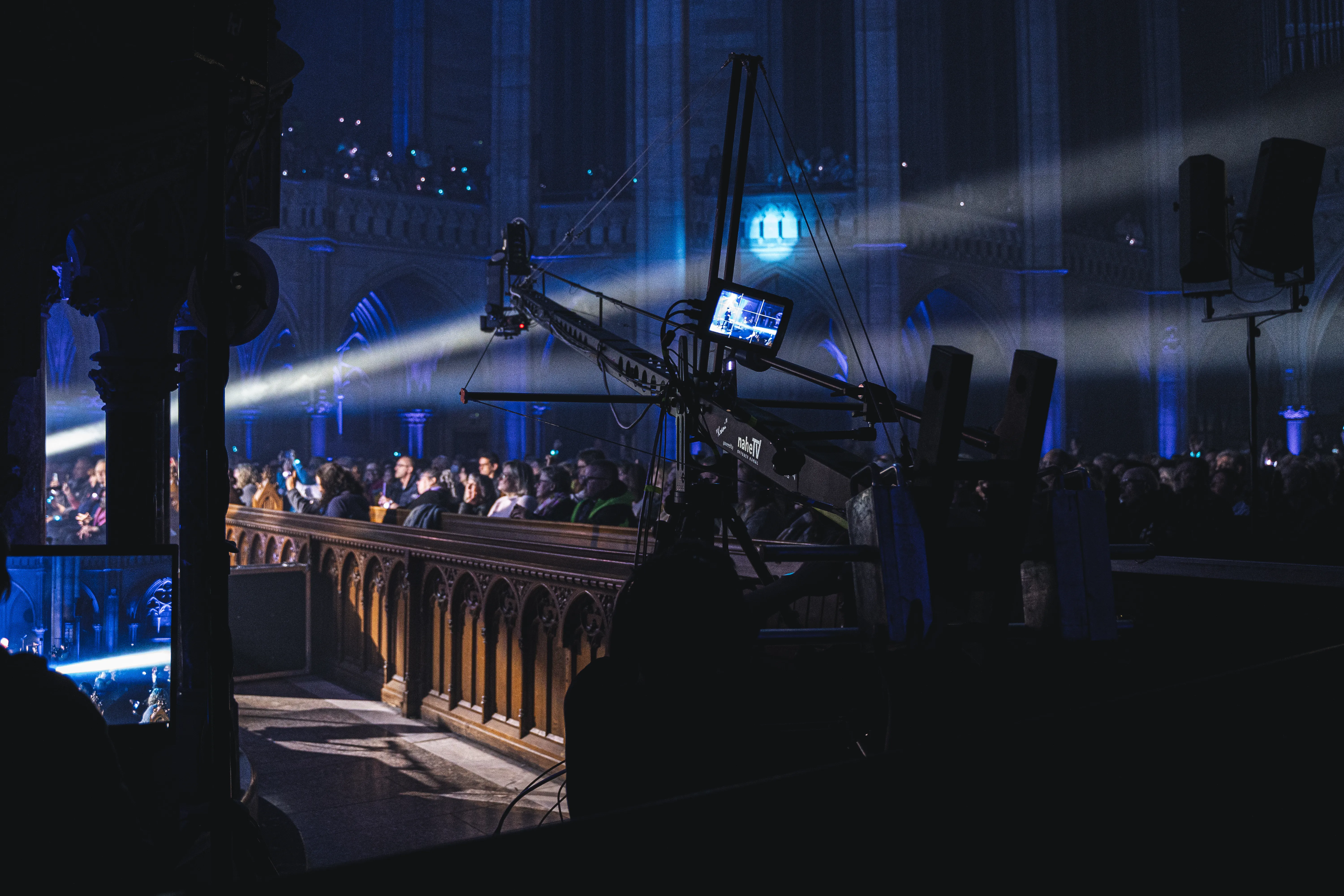 Kamerakran, im Hintergrund Publikum